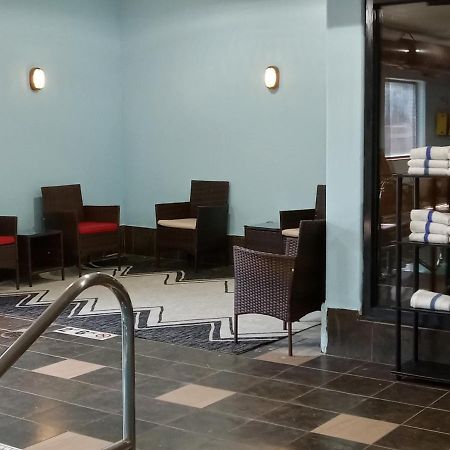 Red Roof Inn & Suites Detroit - Melvindale/Dearborn Esterno foto