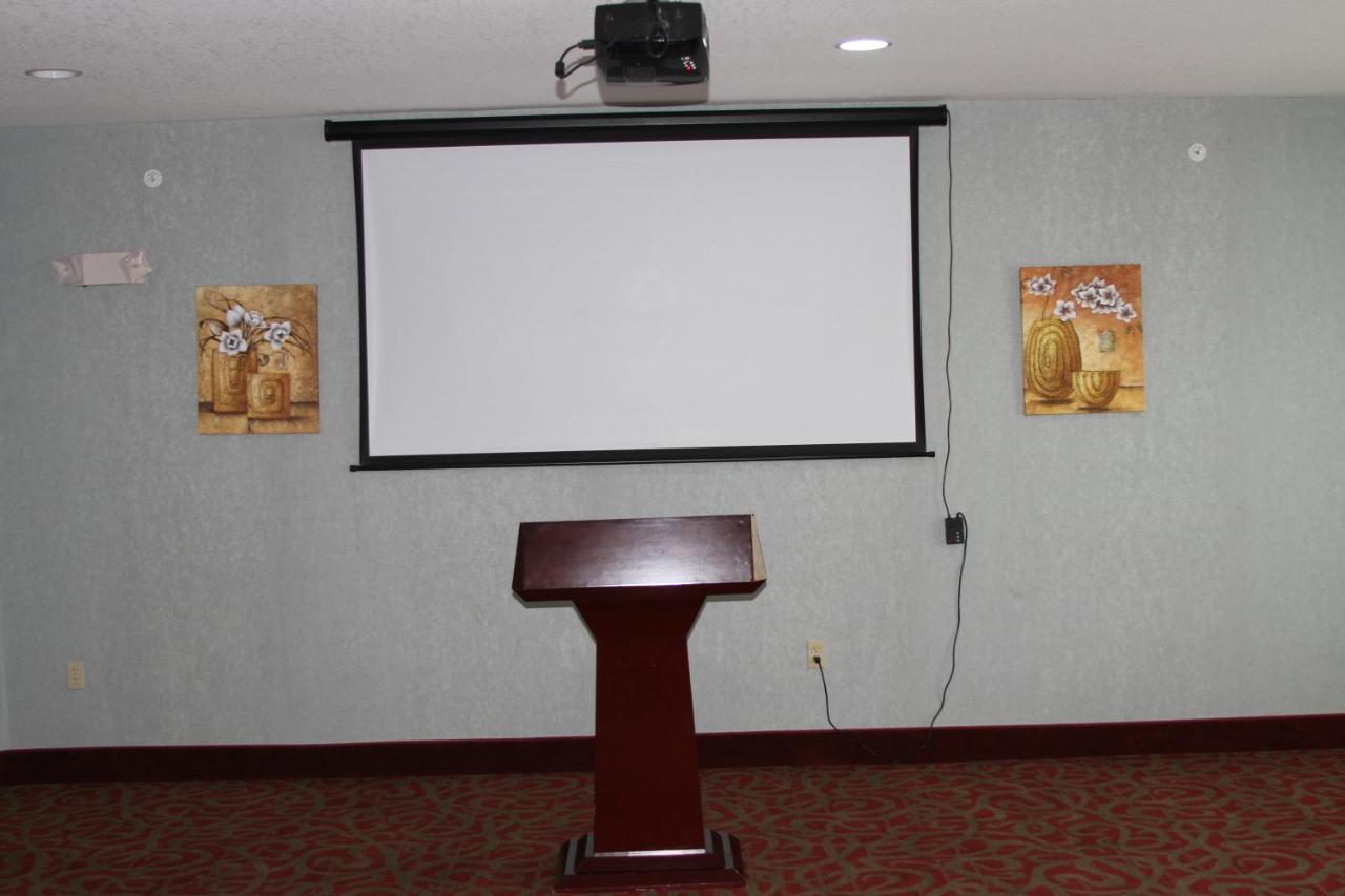 Red Roof Inn & Suites Detroit - Melvindale/Dearborn Esterno foto