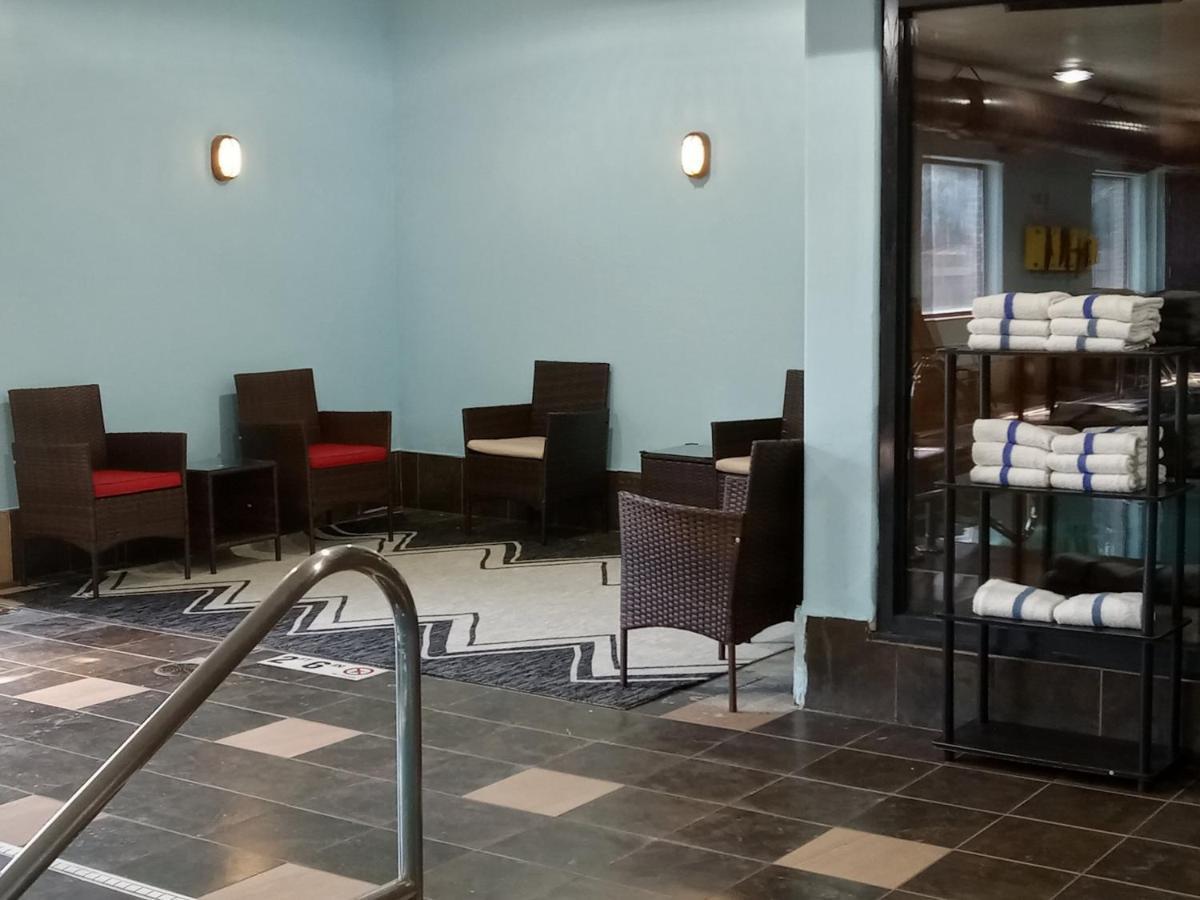 Red Roof Inn & Suites Detroit - Melvindale/Dearborn Esterno foto